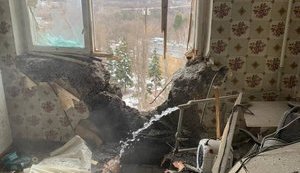 Обстріл Харкова російськими окупантами: Снаряд влучив у кухонне вікно, загинула жінка. ВІДЕО+ФОТОрепортаж