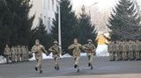Реформа в армії: У ВСУ змінили стройовий крок. Тепер військовослужбовці підніматимуть ногу на 5 см нижче. ФОТО