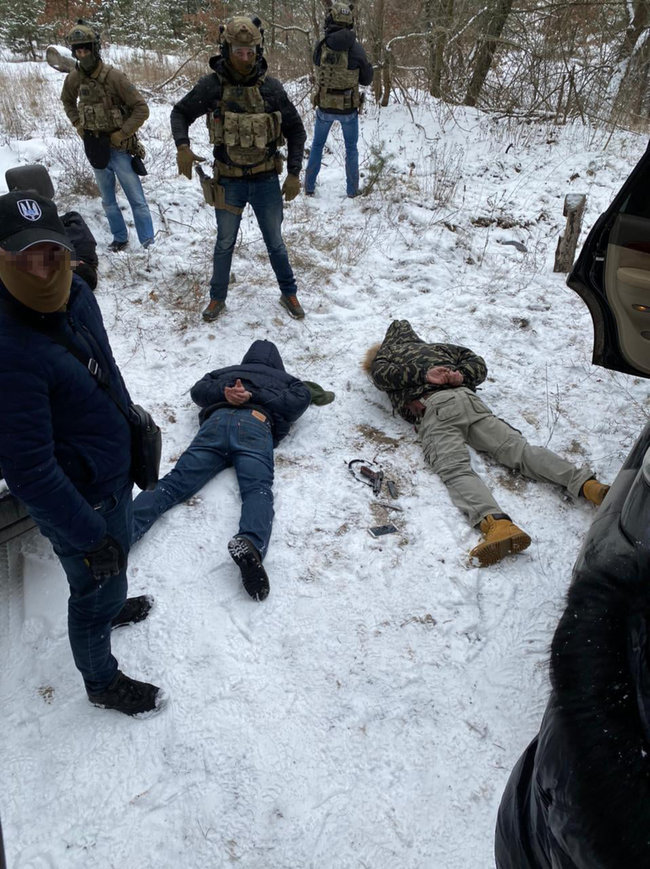 СБУ разоблачила в Киеве группировку экс-правоохранителей, которые сбывали огнестрельное оружие и боеприпасы 04