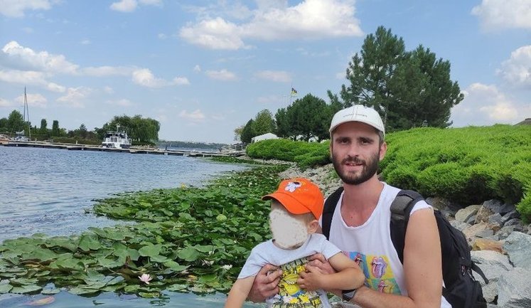 ТЦК в Днепре задержали отца-одиночку ребенка с особыми потребностями: отсрочка не отразилась в "Резерв+"