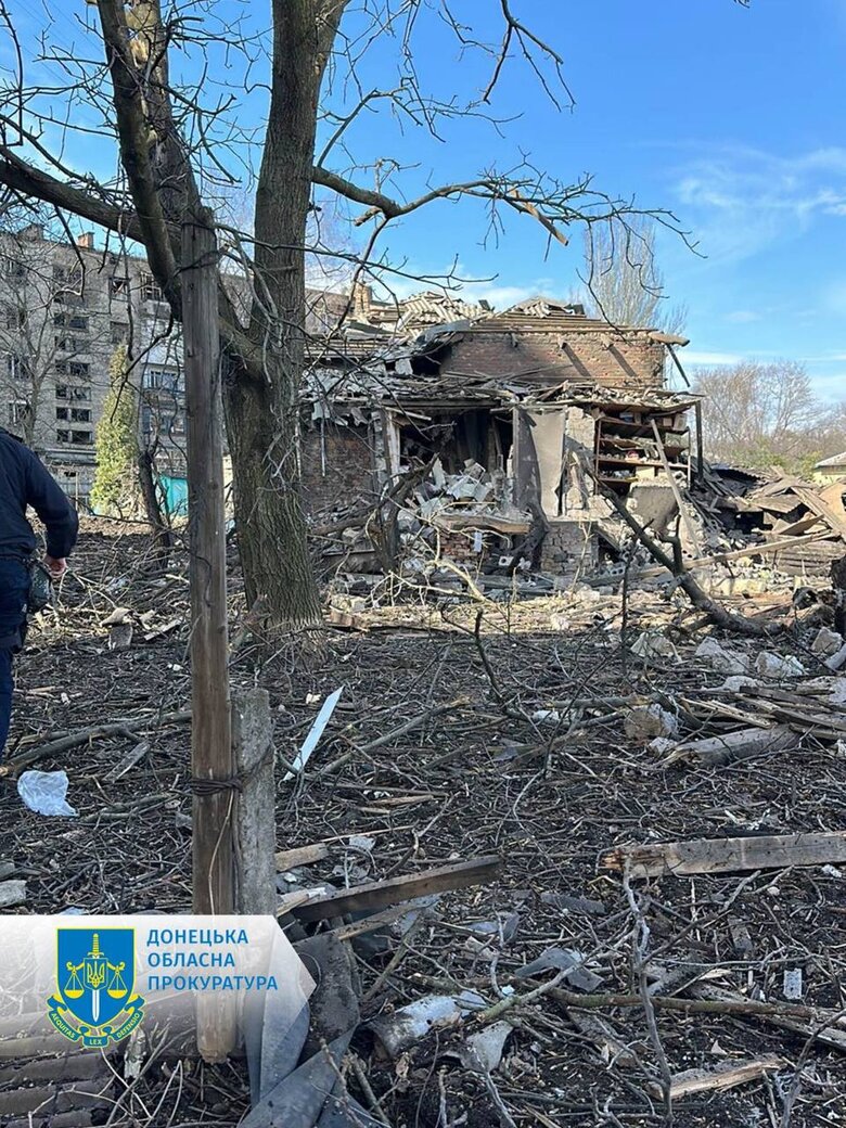 Наслідки ворожих ударів по Костянтинівці: є жертви, зруйновано багатоповерхівки 01