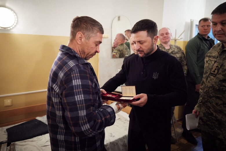 Зеленський і Рютте відвідали поранених воїнів в Одесі