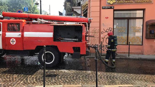 У центрі Львова горів житловий будинок 03