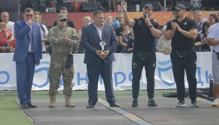 Битва сильнейших: в Днепре на День города устроили чемпионат мира по стронгмену. ФОТО