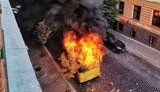 В Черновцах возле облгосадминистрации сгорела маршрутка. ВИДЕО+ФОТОрепортаж