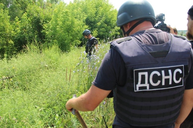 31 mines found near destroyed bridge in Stanytsia Luhanska 01