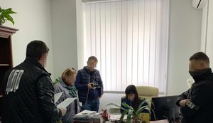 ДБР проводить обшуки у двох аеропортах і на митниці, - Варченко