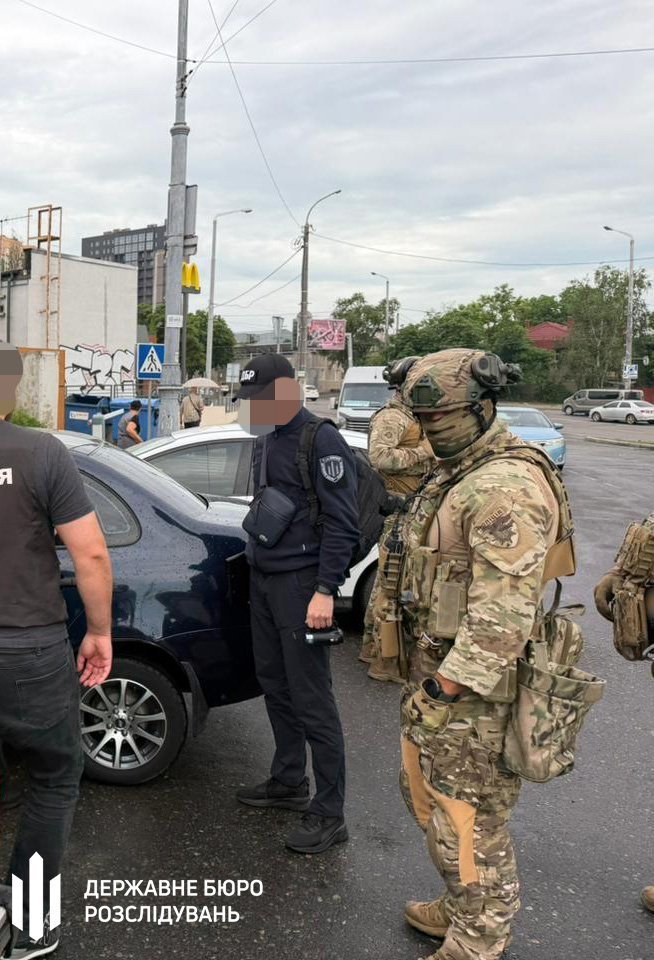 Военный переправлял уклонистов за границу