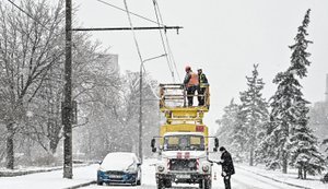Уряд запроваджує доплати енергетикам, які працюють у ремонтно-відновлювальних бригадах, - Свириденко
