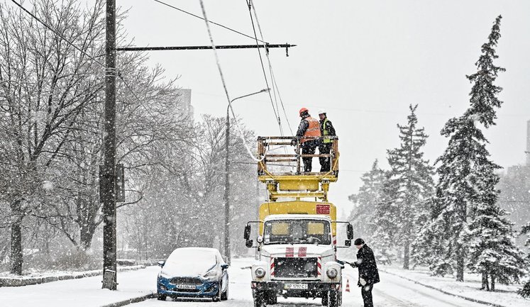 Уряд запроваджує доплати енергетикам, які працюють у ремонтно-відновлювальних бригадах, - Свириденко
