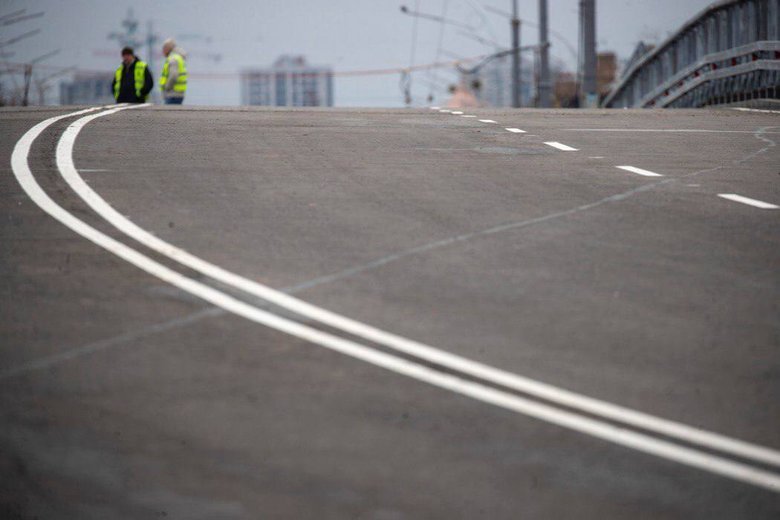 У Києві відкрили рух оновленим шляхопроводом біля метро "Дарниця"