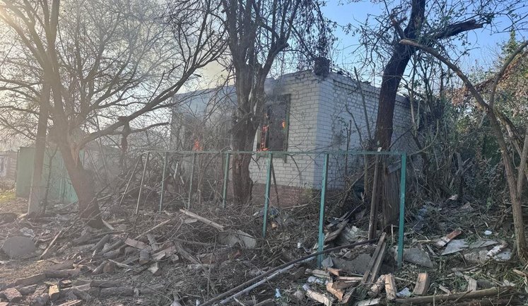 Доба на Донеччині: Четверо людей загинуло, троє дістали поранення. ФОТОрепортаж