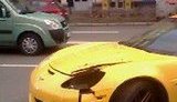 Брат Рудьковского на спорткаре врезался в автобусную остановку. ФОТО