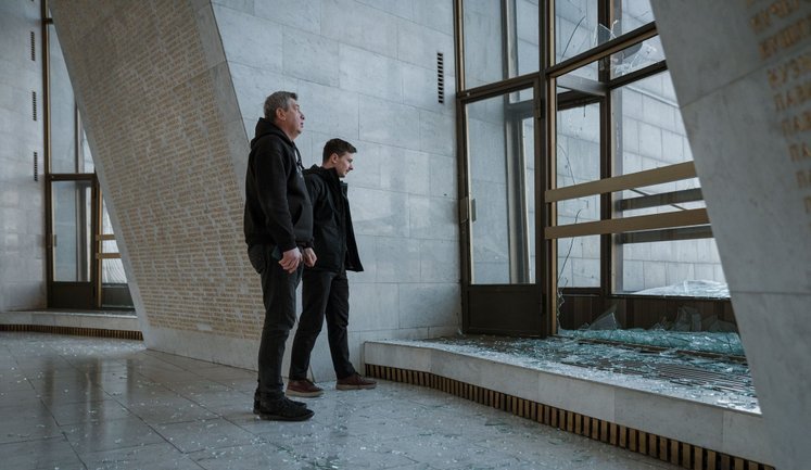 Росія пошкодила музей під монументом "Батьківщина-мати" в Києві. ФОТОрепортаж