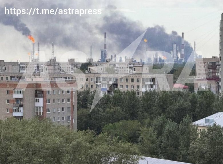 горить нпз в омську