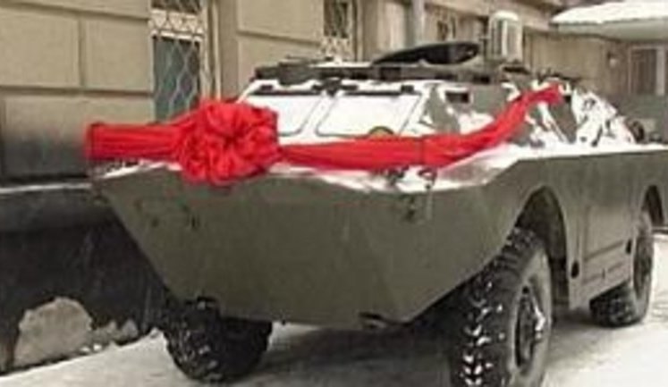 Харьковские убоповцы заработали китайский БТР с бантиком. ВИДЕО.