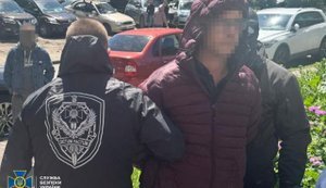 Продавали "послуги" за хабарі у $15 000 та $2000: затримано двох посадовців БЕБ, - СБУ та ДБР. ФОТОрепортаж