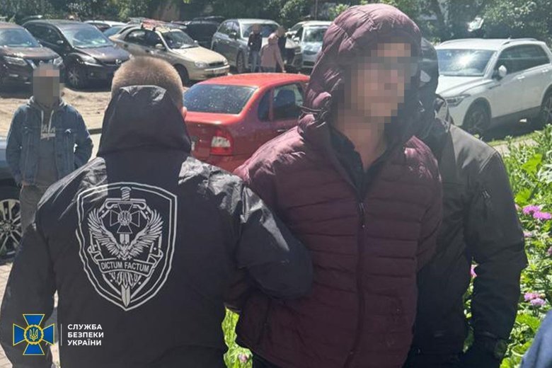 Двух должностных лиц БЭБ Украины уличили во взяточничестве