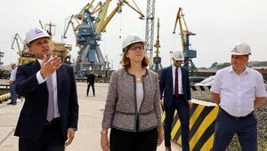 Квін відвідала Маріуполь і відзначила підтримку економіки регіону з боку Вашингтона. ФОТО