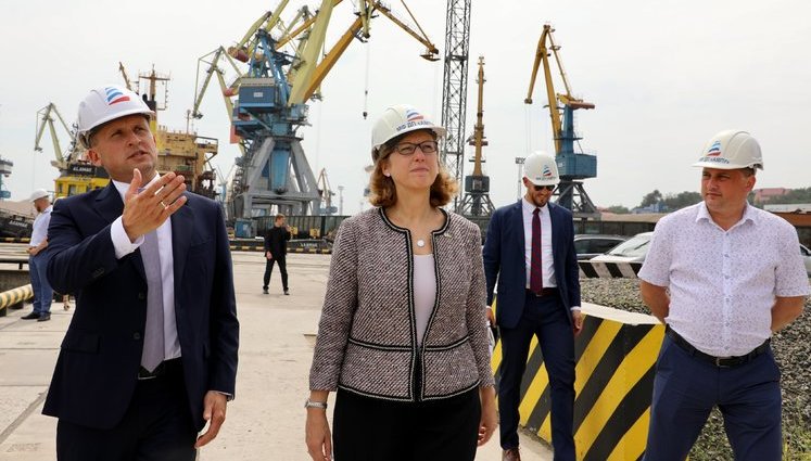 Квін відвідала Маріуполь і відзначила підтримку економіки регіону з боку Вашингтона. ФОТО
