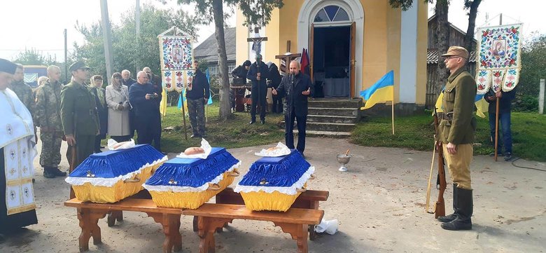 Останки трьох воїнів УПА перепоховали з військовими почестями на Тернопільщині 04