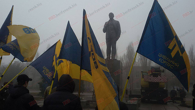 ленин памятник демонтаж