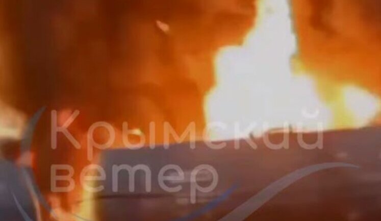Потяг із пальним горить в окупованому Джанкої. ВIДЕО