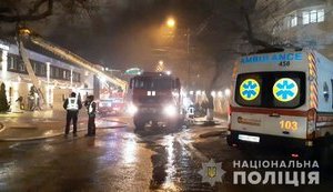 Полиция назвала две возможные причины пожара в частном отеле в Одессе