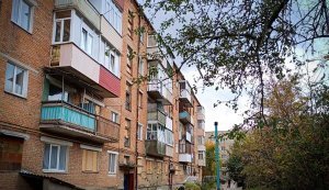 В Сумах в результате атаки управляемыми авиабомбами ранен мужчина, повреждены дома