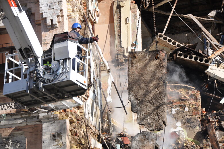At site of kamikaze drone attack in Kyiv, rubble is being cleared 10