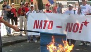 Витренковцы сожгли флаг НАТО и прорвались на открытие учений. ФОТОрепортаж