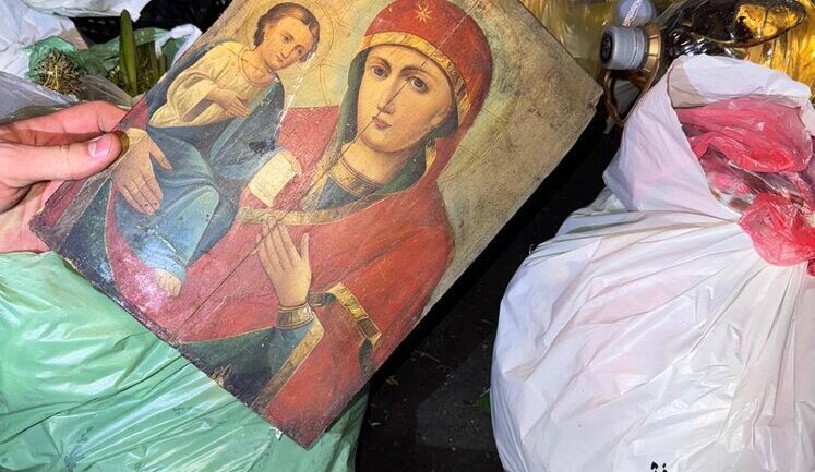Митники запобігли двом спробам вивезення старовинних ікон з України. ФОТО