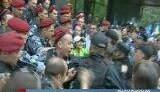 Возле генпрокуратуры произошла стычка между войсками МВД и УГО. ВИДЕО.