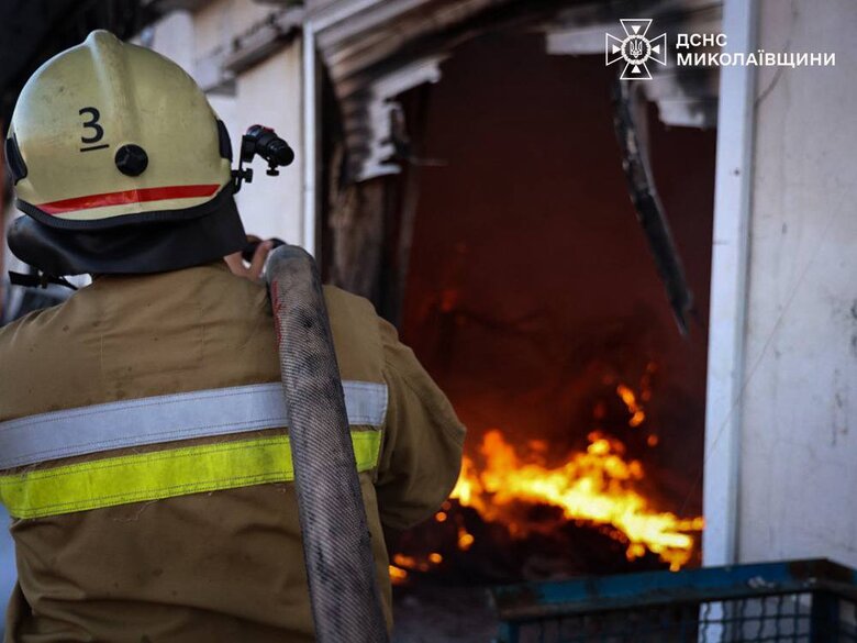 пожежа на миколаївщині після обстрілу