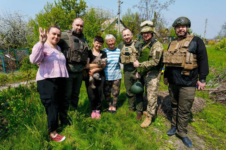 Жителі звільнених Циркунів зі сльозами на очах зустрічали захисників, - ОВА 03