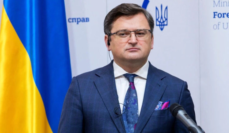 Країни Заходу відмовились розглядати можливість відключення Росії від SWIFT, – Кулеба