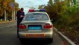 Водитель составил протокол на донецких гаишников, которые нарушили правила стоянки. ВИДЕО.