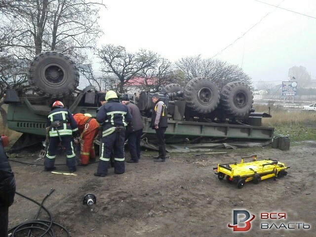 Военный грузовик перевернулся в Запорожье: погиб водитель 05