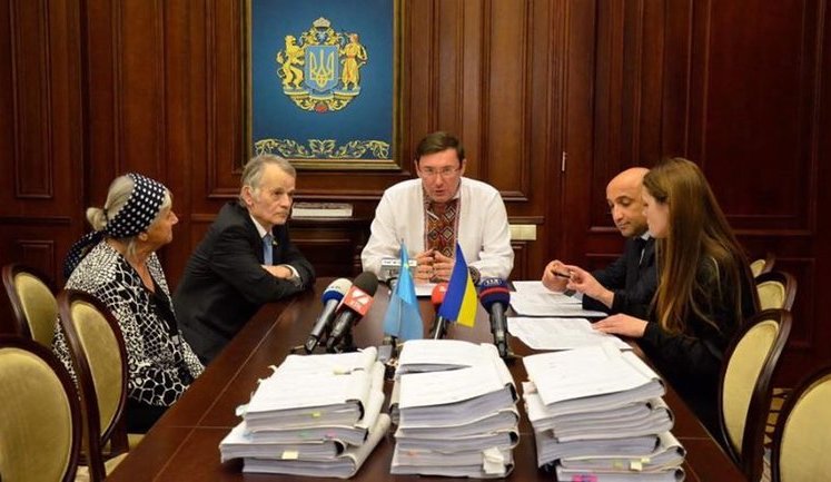 Прокуратура подписала сообщение о подозрении Сталину и Берии в депортации крымских татар в 1944 году. ФОТОрепортаж