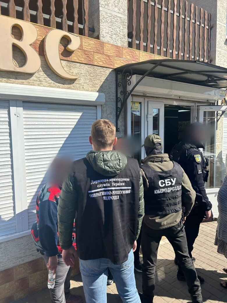На Закарпатті викрили переправників ухилянтів через кордон