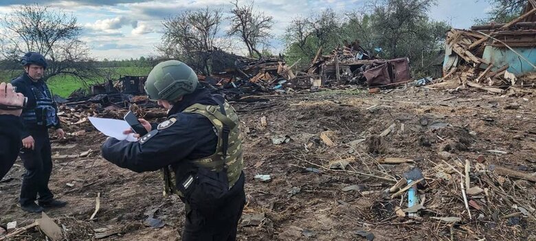 Во время фиксации последствий бомбардировки на Черниговщине трое полицейских получили травмы в результате повторной атаки 02