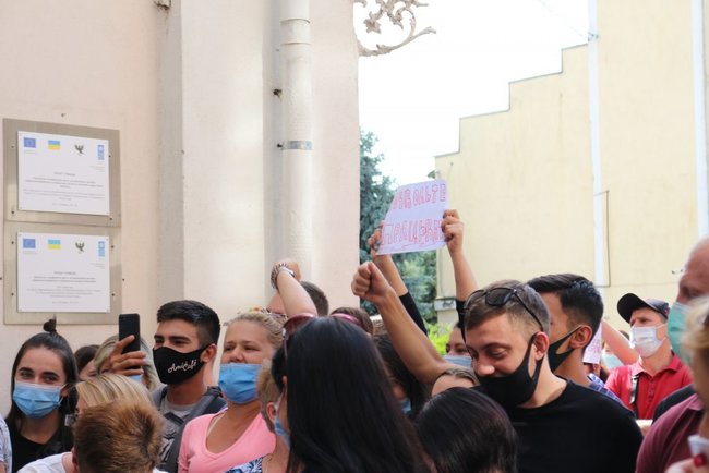 Підприємці в Коломиї мітингують проти червоних карантинних обмежень 06