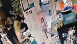 У Києві підозрювана у крадіжці намагалася вистрибнути у вікно під час затримання. ФОТО