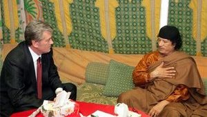 Ющенко "чрезвычайно тепло и дружески" пообщался с Каддафи. Пообещал "уникальную украинскую рабочую силу". Просил признать Голодомор.