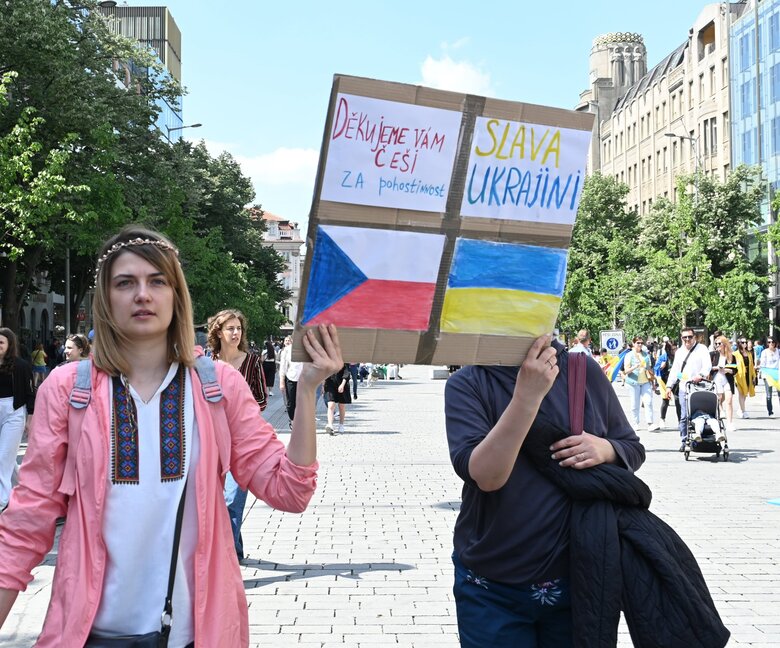 У Празі відбувся парад вишиванок 08