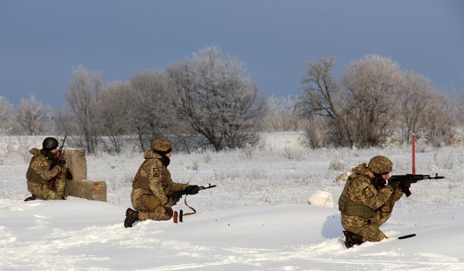 British instructors train 72nd Brigade soldiers under Orbital program 09