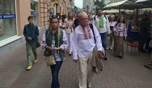 В Москве по Арбату прошел парад вышиванок. ФОТОрепортаж