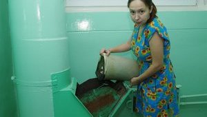 "Источник антисанитарии": в Киеве из-за коронавируса закроют мусоропроводы