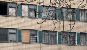 Росіяни били по Нікопольщині та Криворіжжю: пошкоджено будинки, торговельні павільйони, зупинки, підприємство. ФОТОрепортаж