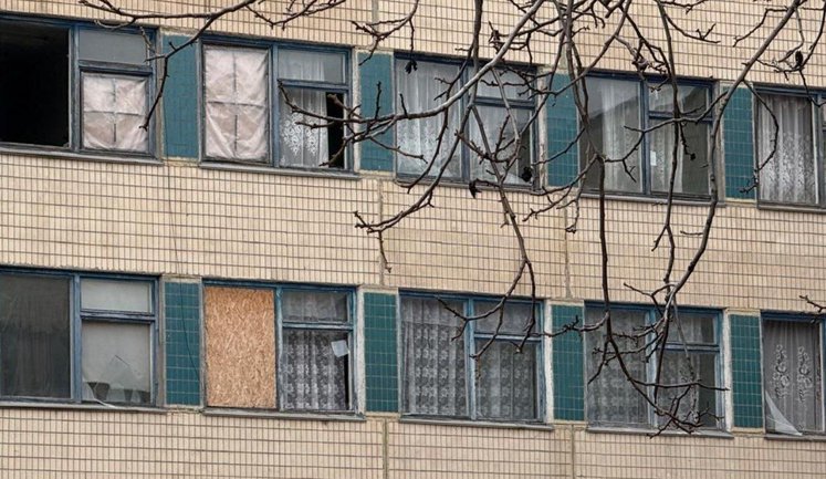 Росіяни били по Нікопольщині та Криворіжжю: пошкоджено будинки, торговельні павільйони, зупинки, підприємство. ФОТОрепортаж